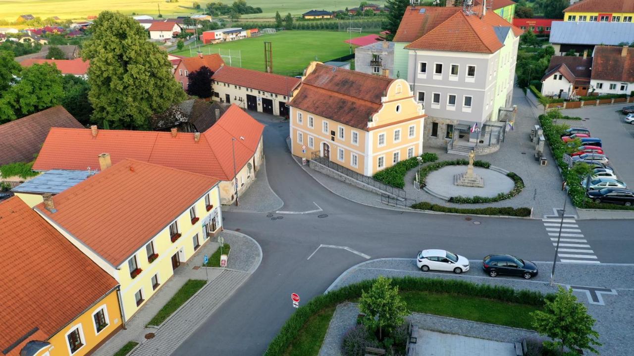 Hotel Pod Strazi Lhenice Exterior foto